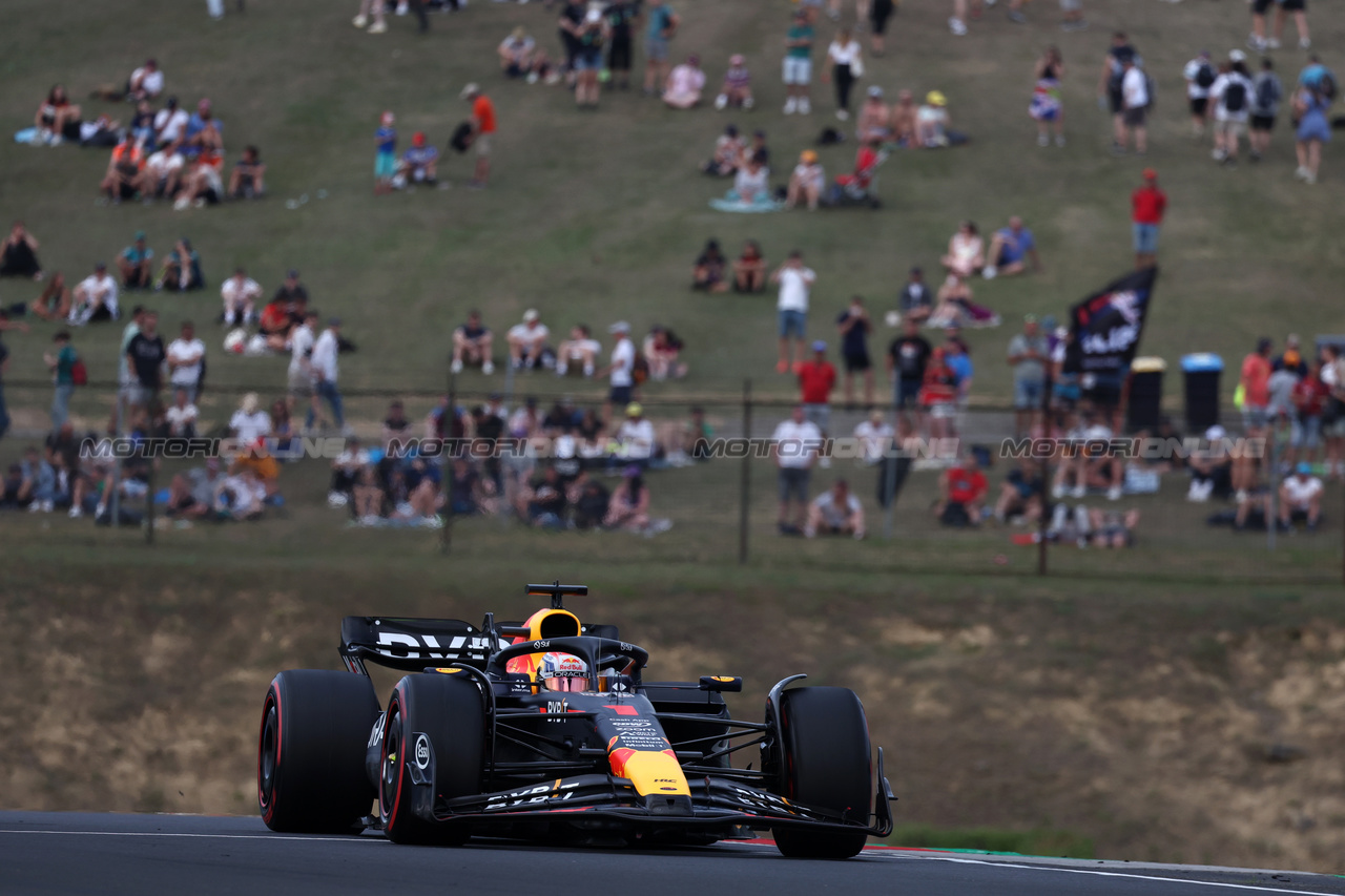 GP UNGHERIA, Max Verstappen (NLD) Red Bull Racing RB19.

21.07.2023. Formula 1 World Championship, Rd 12, Hungarian Grand Prix, Budapest, Hungary, Practice Day.

- www.xpbimages.com, EMail: requests@xpbimages.com © Copyright: Moy / XPB Images