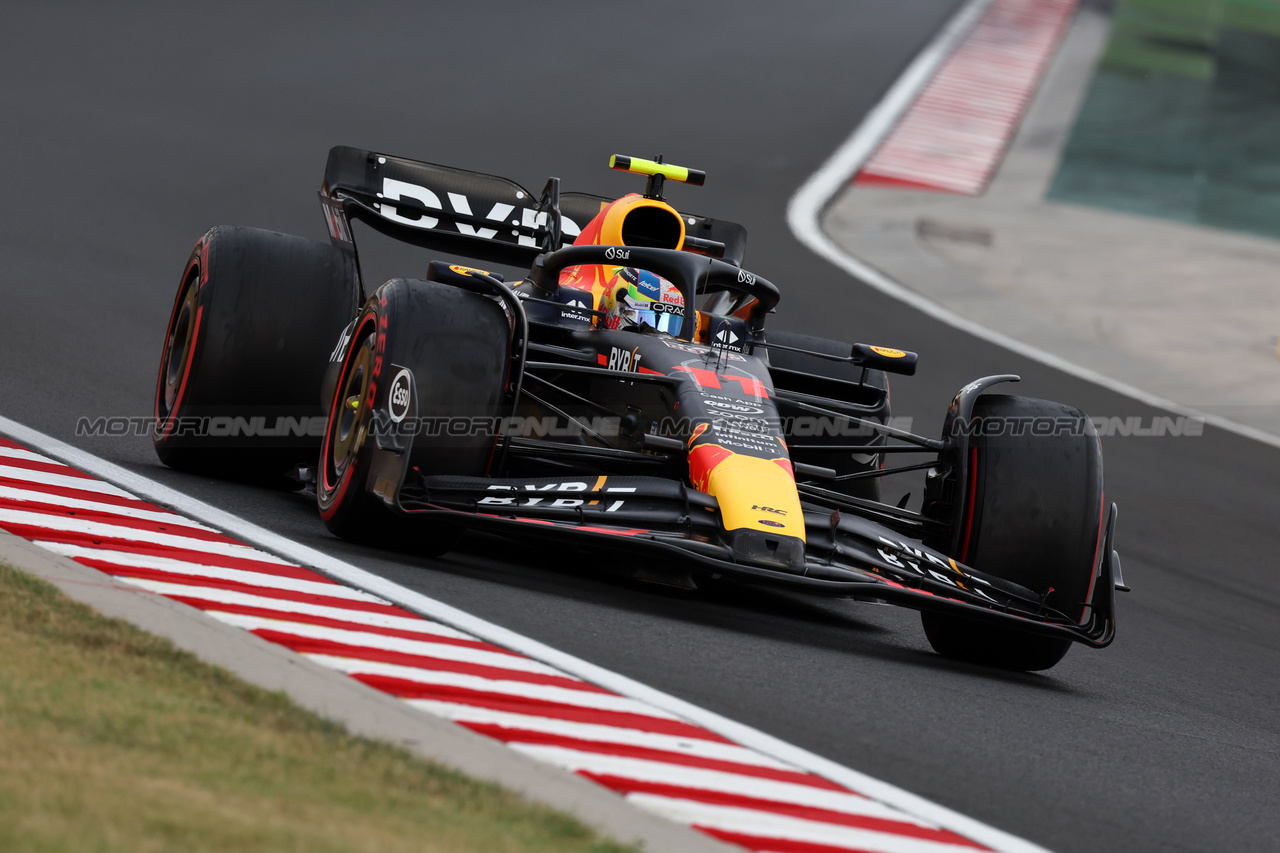 GP UNGHERIA, Sergio Perez (MEX) Red Bull Racing RB19.

21.07.2023. Formula 1 World Championship, Rd 12, Hungarian Grand Prix, Budapest, Hungary, Practice Day.

- www.xpbimages.com, EMail: requests@xpbimages.com © Copyright: Moy / XPB Images