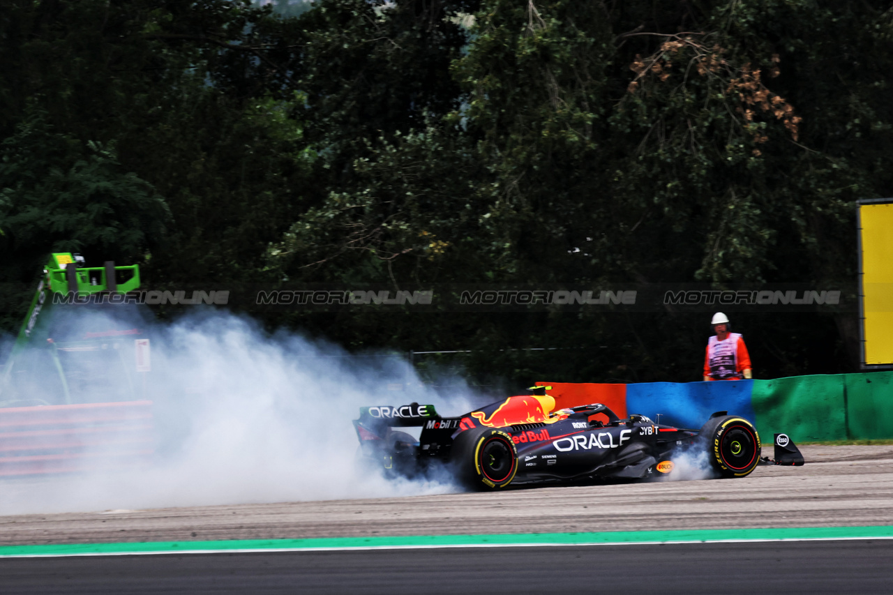 GP UNGHERIA, Sergio Perez (MEX) Red Bull Racing RB19 crashed in the first practice session.

21.07.2023. Formula 1 World Championship, Rd 12, Hungarian Grand Prix, Budapest, Hungary, Practice Day.

- www.xpbimages.com, EMail: requests@xpbimages.com © Copyright: Moy / XPB Images