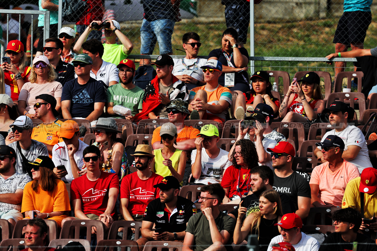GP UNGHERIA, Circuit Atmosfera - fans in the grandstand.

21.07.2023. Formula 1 World Championship, Rd 12, Hungarian Grand Prix, Budapest, Hungary, Practice Day.

- www.xpbimages.com, EMail: requests@xpbimages.com © Copyright: Moy / XPB Images