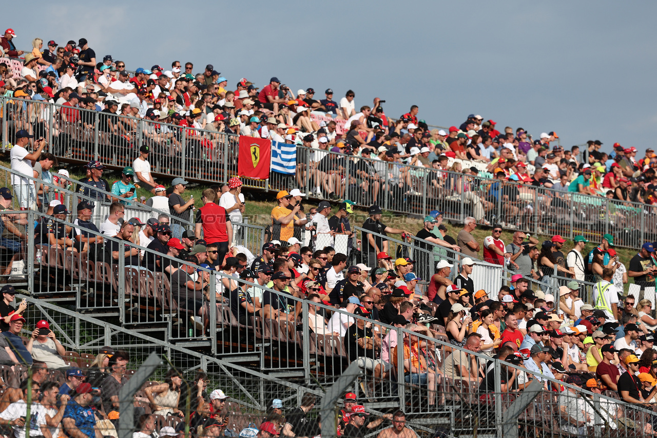 GP UNGHERIA, Circuit Atmosfera - fans in the grandstand.

21.07.2023. Formula 1 World Championship, Rd 12, Hungarian Grand Prix, Budapest, Hungary, Practice Day.

- www.xpbimages.com, EMail: requests@xpbimages.com © Copyright: Moy / XPB Images