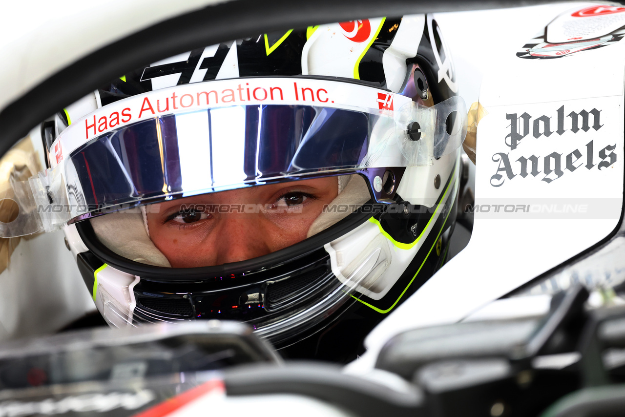 TEST ABU DHABI, Oliver Bearman (GBR) Haas VF-23 Test Driver.

28.11.2023. Formula 1 Testing, Yas Marina Circuit, Abu Dhabi, Tuesday.

- www.xpbimages.com, EMail: requests@xpbimages.com © Copyright: Batchelor / XPB Images