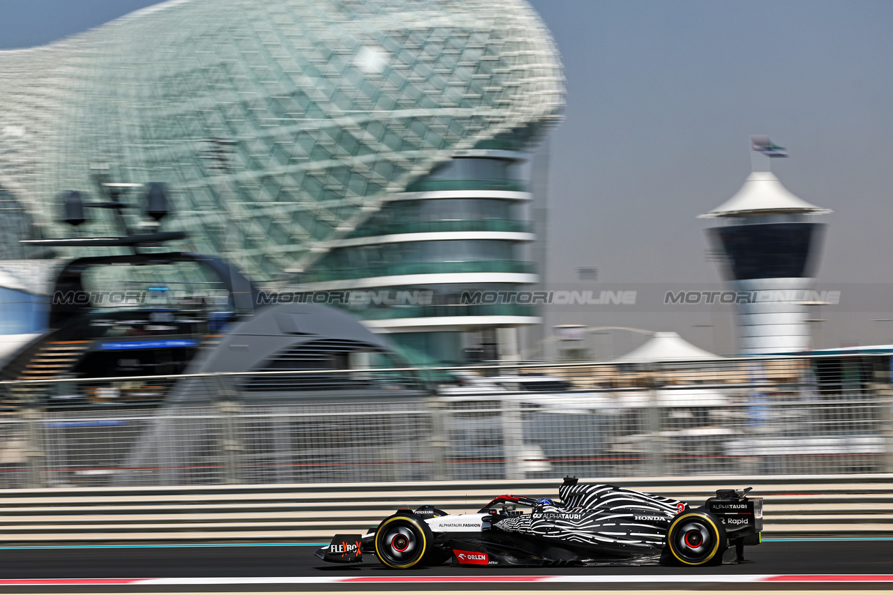 TEST ABU DHABI, Daniel Ricciardo (AUS) AlphaTauri AT04.

28.11.2023. Formula 1 Testing, Yas Marina Circuit, Abu Dhabi, Tuesday.

- www.xpbimages.com, EMail: requests@xpbimages.com © Copyright: Batchelor / XPB Images