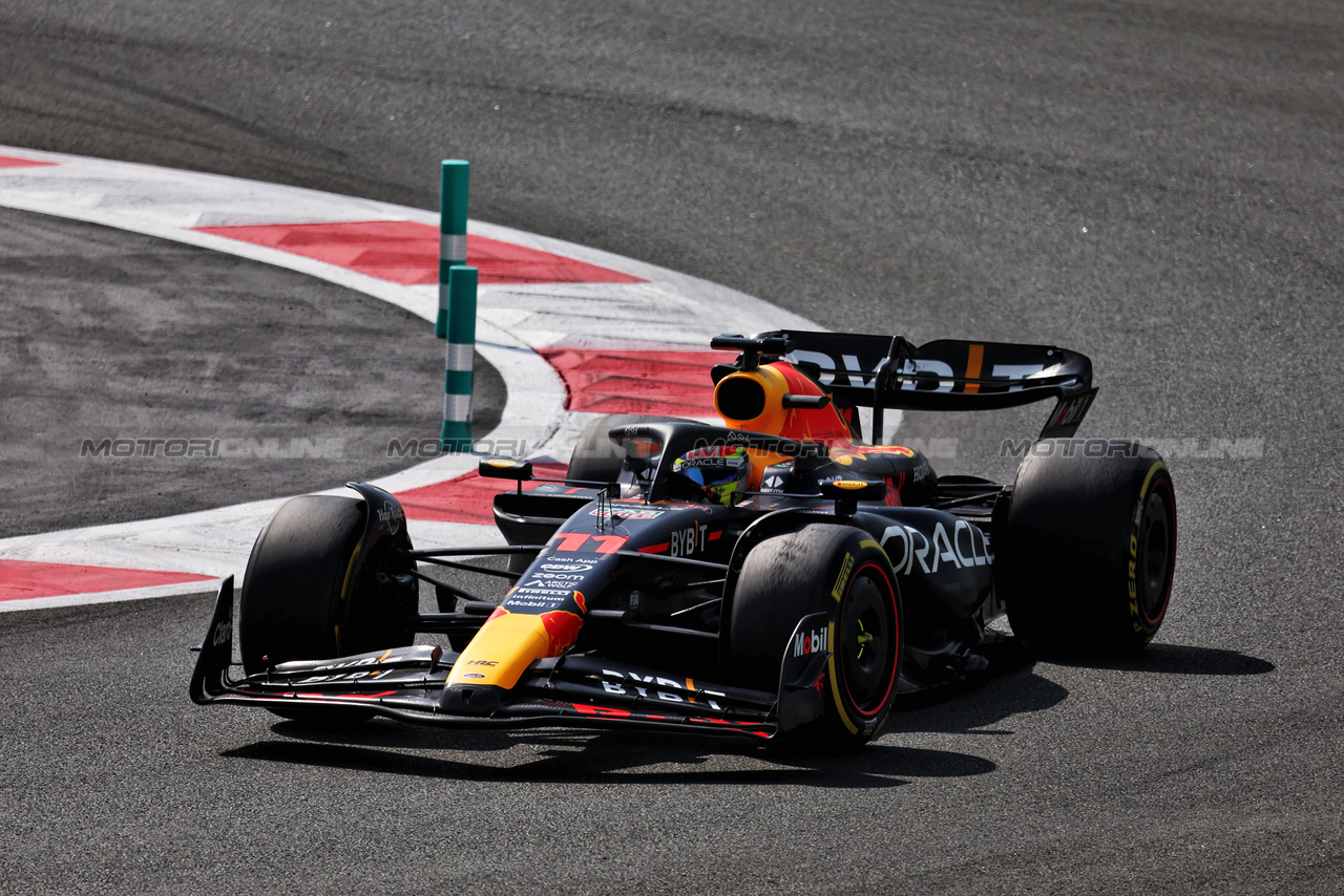 TEST ABU DHABI, Sergio Perez (MEX) Red Bull Racing RB19.

28.11.2023. Formula 1 Testing, Yas Marina Circuit, Abu Dhabi, Tuesday.

- www.xpbimages.com, EMail: requests@xpbimages.com © Copyright: Moy / XPB Images