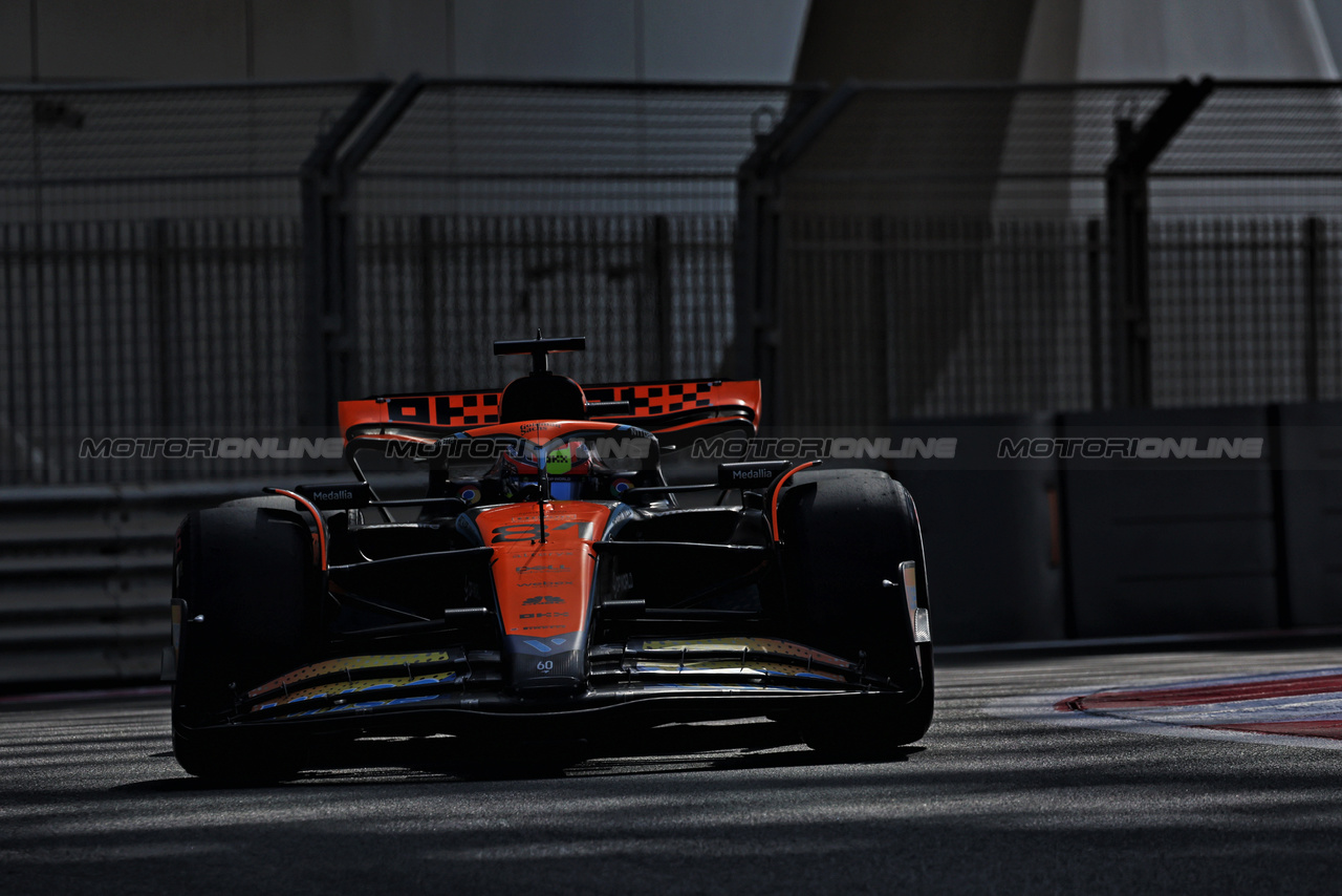 TEST ABU DHABI, Oscar Piastri (AUS) McLaren MCL60.

28.11.2023. Formula 1 Testing, Yas Marina Circuit, Abu Dhabi, Tuesday.

- www.xpbimages.com, EMail: requests@xpbimages.com © Copyright: Moy / XPB Images