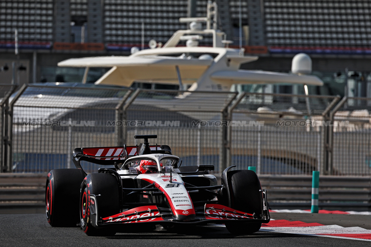 TEST ABU DHABI, Pietro Fittipaldi (BRA) Haas VF-23 Reserve Driver.

28.11.2023. Formula 1 Testing, Yas Marina Circuit, Abu Dhabi, Tuesday.

- www.xpbimages.com, EMail: requests@xpbimages.com © Copyright: Moy / XPB Images