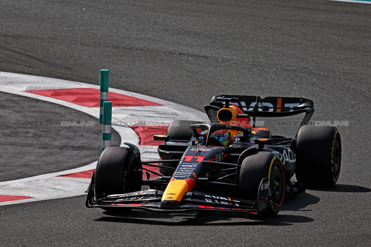TEST ABU DHABI, Sergio Perez (MEX) Red Bull Racing RB19.

28.11.2023. Formula 1 Testing, Yas Marina Circuit, Abu Dhabi, Tuesday.

- www.xpbimages.com, EMail: requests@xpbimages.com © Copyright: Moy / XPB Images