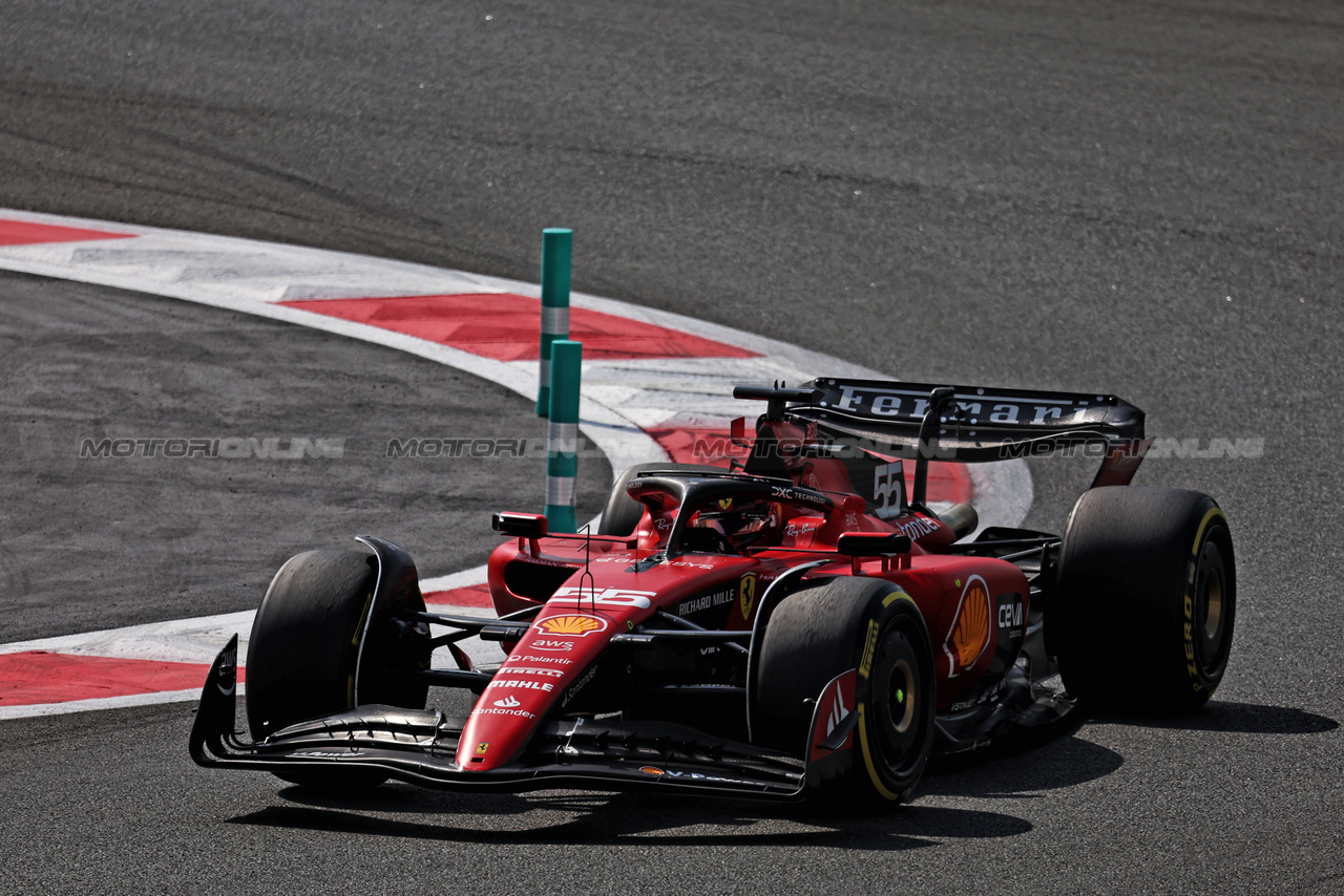 TEST ABU DHABI, Carlos Sainz Jr (ESP) Ferrari SF-23.

28.11.2023. Formula 1 Testing, Yas Marina Circuit, Abu Dhabi, Tuesday.

- www.xpbimages.com, EMail: requests@xpbimages.com © Copyright: Moy / XPB Images