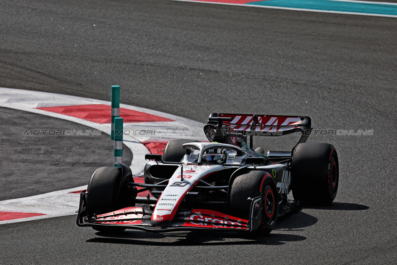 TEST ABU DHABI, Oliver Bearman (GBR) Haas VF-23 Test Driver.

28.11.2023. Formula 1 Testing, Yas Marina Circuit, Abu Dhabi, Tuesday.

- www.xpbimages.com, EMail: requests@xpbimages.com © Copyright: Moy / XPB Images