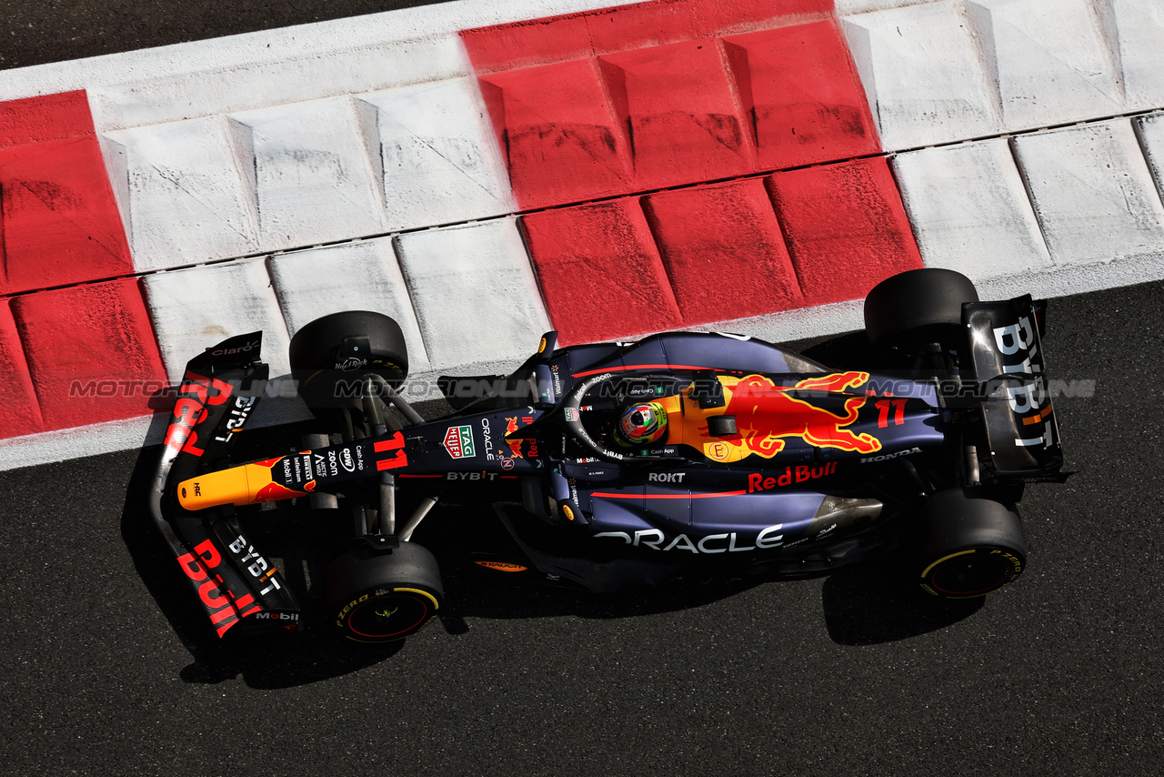 TEST ABU DHABI, Sergio Perez (MEX) Red Bull Racing RB19.

28.11.2023. Formula 1 Testing, Yas Marina Circuit, Abu Dhabi, Tuesday.

- www.xpbimages.com, EMail: requests@xpbimages.com © Copyright: Moy / XPB Images