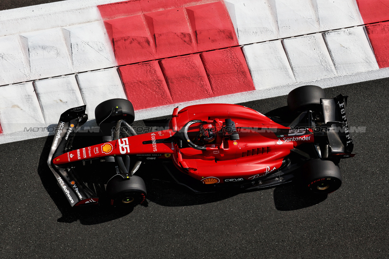 TEST ABU DHABI, Carlos Sainz Jr (ESP) Ferrari SF-23.

28.11.2023. Formula 1 Testing, Yas Marina Circuit, Abu Dhabi, Tuesday.

- www.xpbimages.com, EMail: requests@xpbimages.com © Copyright: Moy / XPB Images