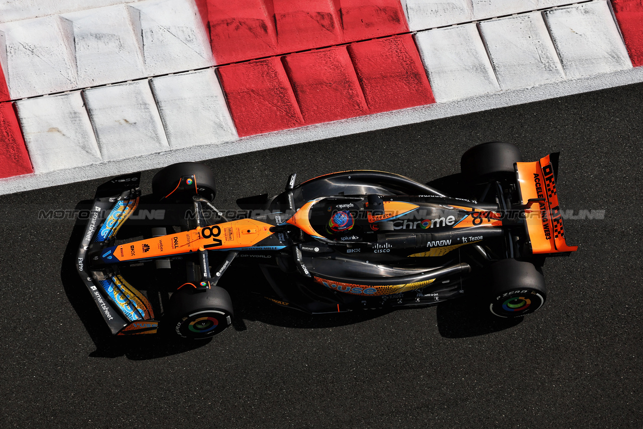 TEST ABU DHABI, Oscar Piastri (AUS) McLaren MCL60.

28.11.2023. Formula 1 Testing, Yas Marina Circuit, Abu Dhabi, Tuesday.

- www.xpbimages.com, EMail: requests@xpbimages.com © Copyright: Moy / XPB Images