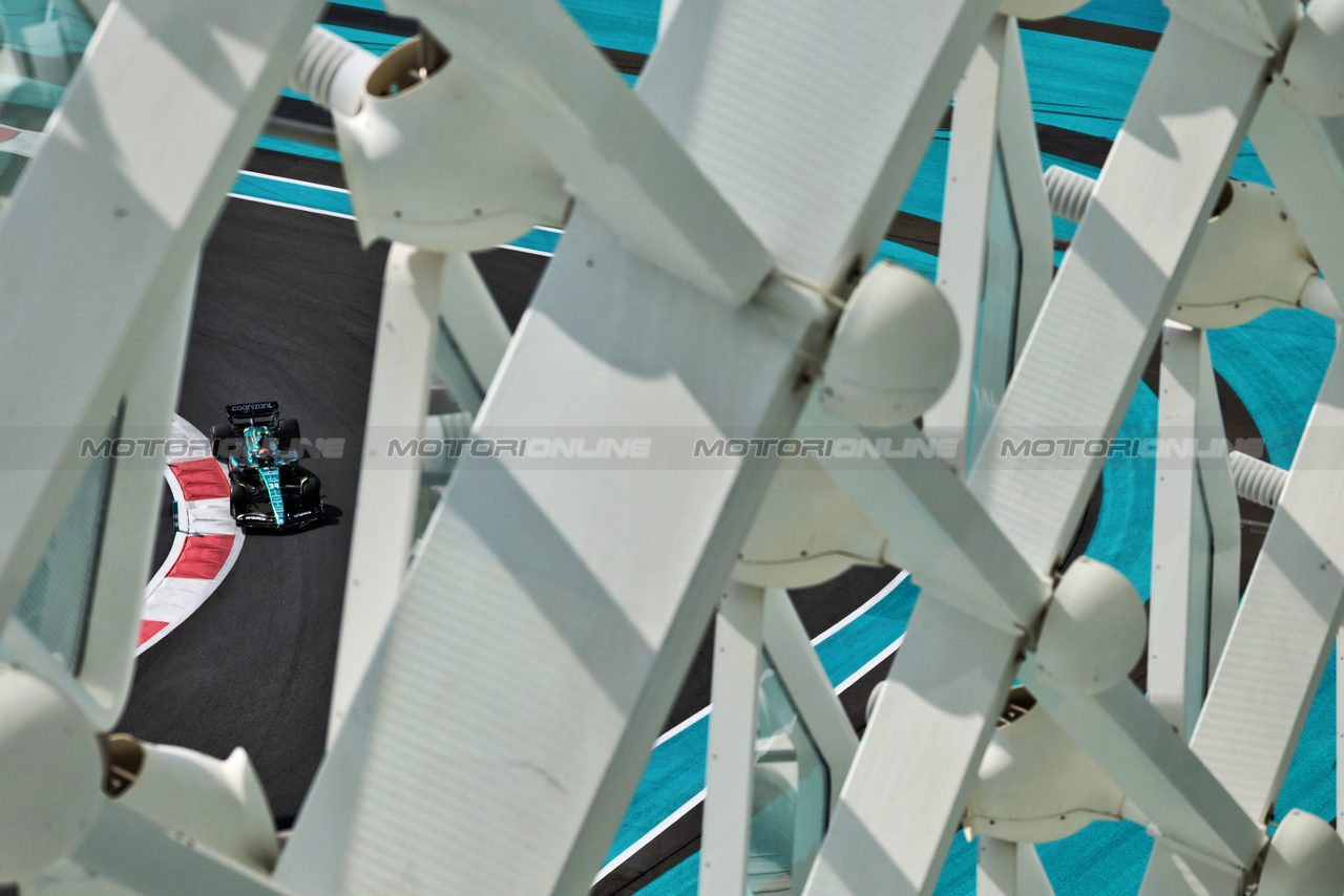 TEST ABU DHABI, Felipe Drugovich (BRA) Aston Martin F1 Team AMR23, Reserve e Development Programme Driver.

28.11.2023. Formula 1 Testing, Yas Marina Circuit, Abu Dhabi, Tuesday.

- www.xpbimages.com, EMail: requests@xpbimages.com © Copyright: Moy / XPB Images