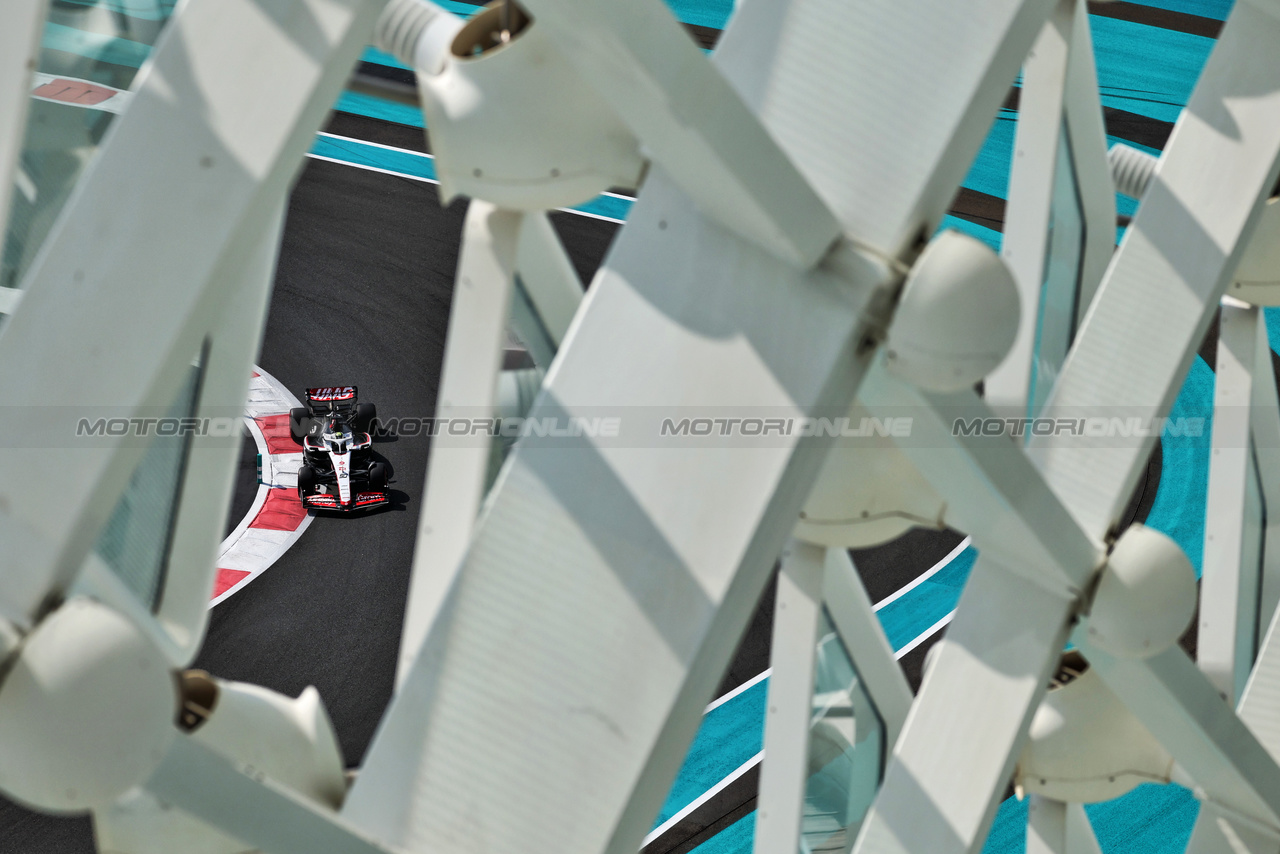 TEST ABU DHABI, Oliver Bearman (GBR) Haas VF-23 Test Driver.

28.11.2023. Formula 1 Testing, Yas Marina Circuit, Abu Dhabi, Tuesday.

- www.xpbimages.com, EMail: requests@xpbimages.com © Copyright: Moy / XPB Images