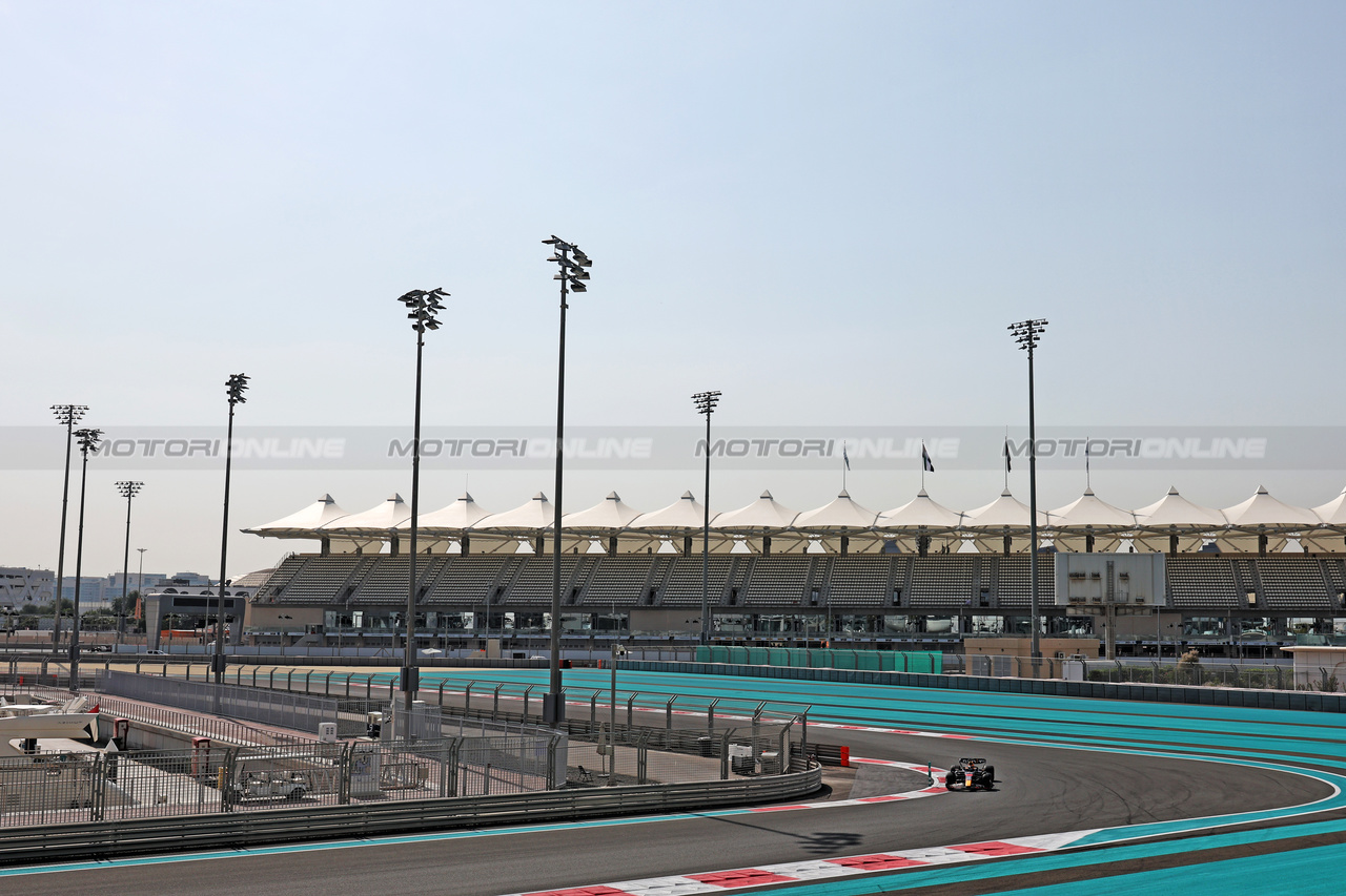 TEST ABU DHABI, Jake Dennis (GBR) Red Bull Racing RB19 Test Driver.

28.11.2023. Formula 1 Testing, Yas Marina Circuit, Abu Dhabi, Tuesday.

- www.xpbimages.com, EMail: requests@xpbimages.com © Copyright: Moy / XPB Images