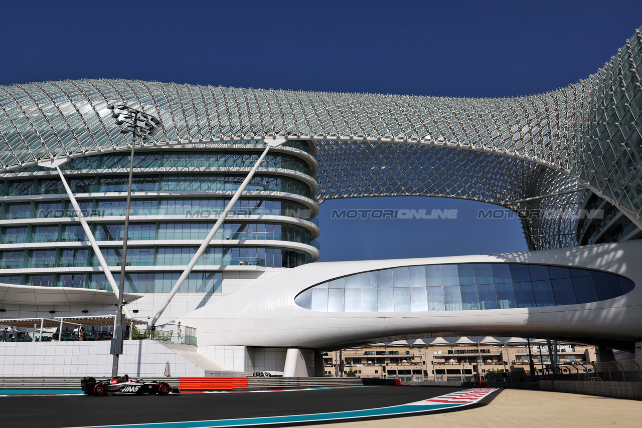 TEST ABU DHABI, Pietro Fittipaldi (BRA) Haas VF-23 Reserve Driver.

28.11.2023. Formula 1 Testing, Yas Marina Circuit, Abu Dhabi, Tuesday.

- www.xpbimages.com, EMail: requests@xpbimages.com © Copyright: Moy / XPB Images