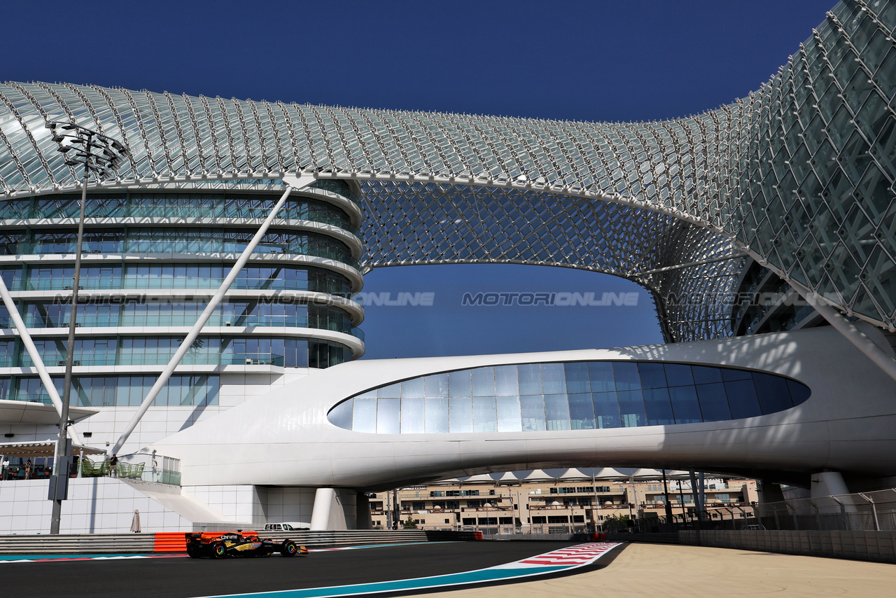 TEST ABU DHABI, Oscar Piastri (AUS) McLaren MCL60.

28.11.2023. Formula 1 Testing, Yas Marina Circuit, Abu Dhabi, Tuesday.

- www.xpbimages.com, EMail: requests@xpbimages.com © Copyright: Moy / XPB Images