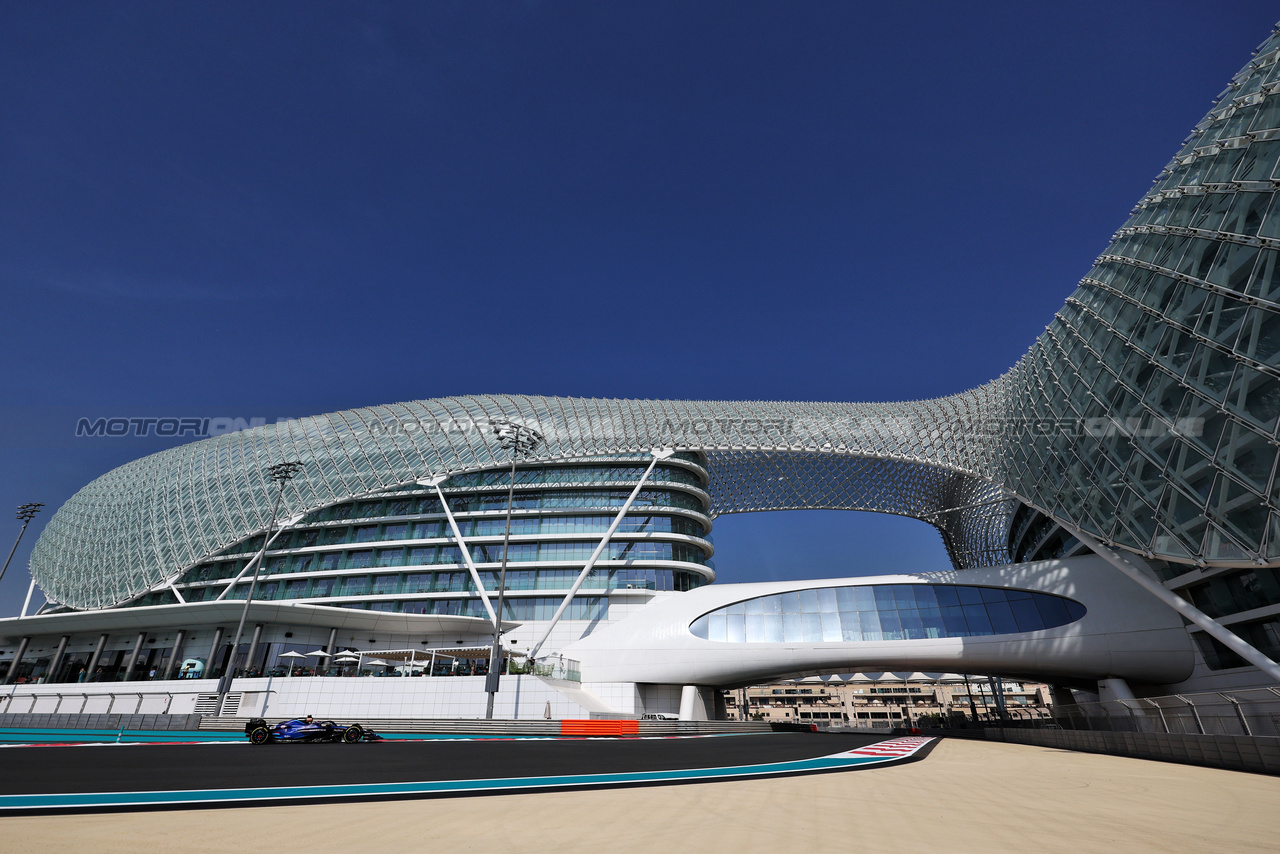TEST ABU DHABI, Alexander Albon (THA) Williams Racing FW45.

28.11.2023. Formula 1 Testing, Yas Marina Circuit, Abu Dhabi, Tuesday.

- www.xpbimages.com, EMail: requests@xpbimages.com © Copyright: Moy / XPB Images