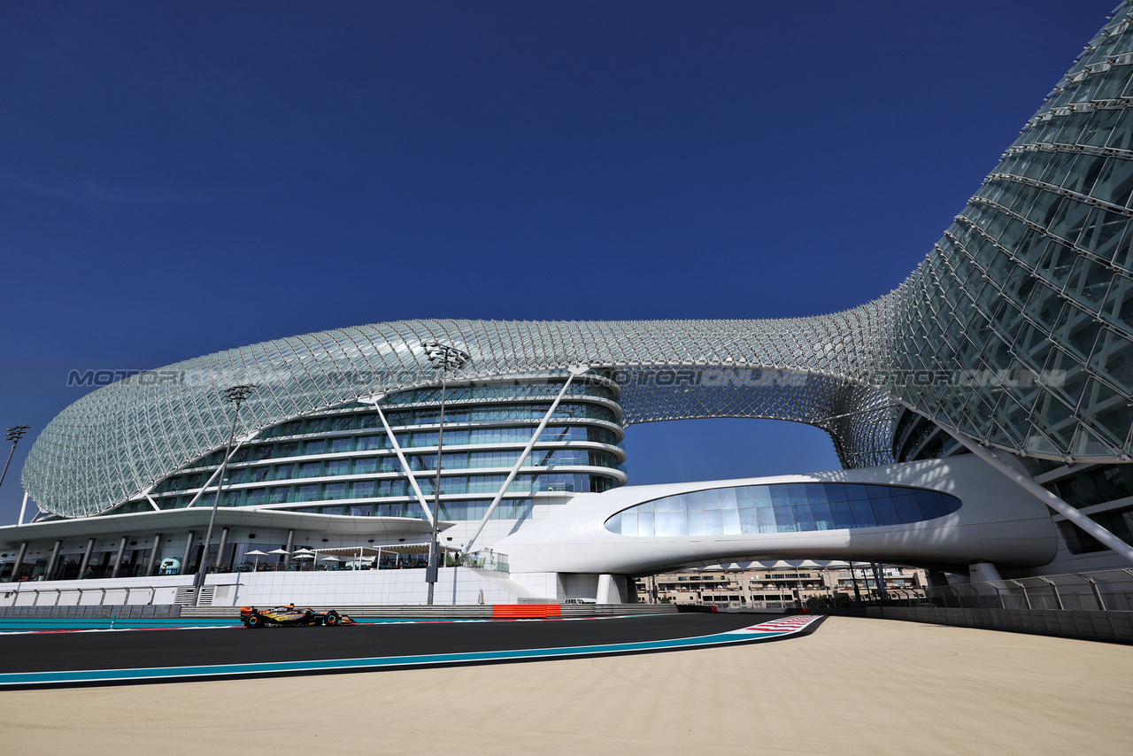TEST ABU DHABI, Oscar Piastri (AUS) McLaren MCL60.

28.11.2023. Formula 1 Testing, Yas Marina Circuit, Abu Dhabi, Tuesday.

- www.xpbimages.com, EMail: requests@xpbimages.com © Copyright: Moy / XPB Images