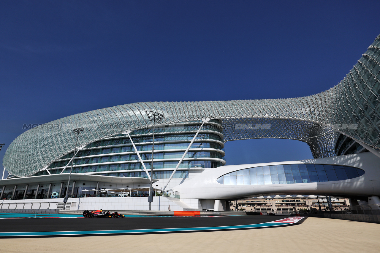 TEST ABU DHABI, Jake Dennis (GBR) Red Bull Racing RB19 Test Driver.

28.11.2023. Formula 1 Testing, Yas Marina Circuit, Abu Dhabi, Tuesday.

- www.xpbimages.com, EMail: requests@xpbimages.com © Copyright: Moy / XPB Images