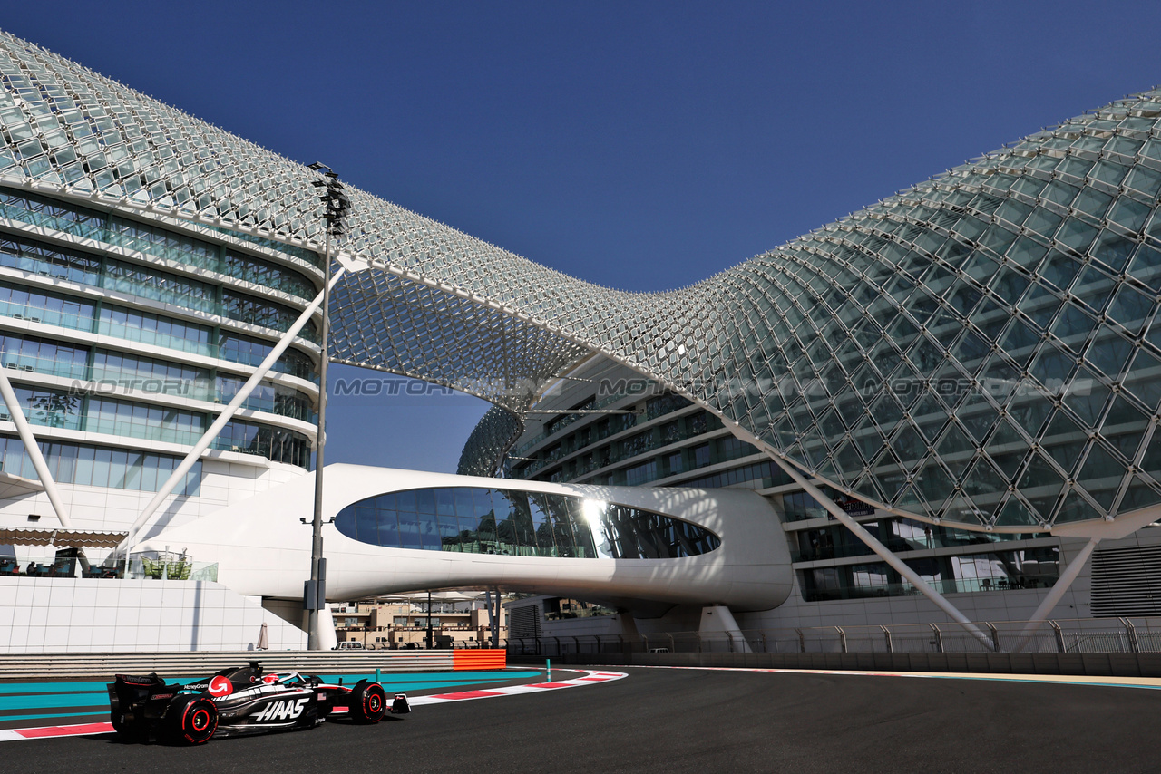 TEST ABU DHABI, Pietro Fittipaldi (BRA) Haas VF-23 Reserve Driver.

28.11.2023. Formula 1 Testing, Yas Marina Circuit, Abu Dhabi, Tuesday.

- www.xpbimages.com, EMail: requests@xpbimages.com © Copyright: Moy / XPB Images