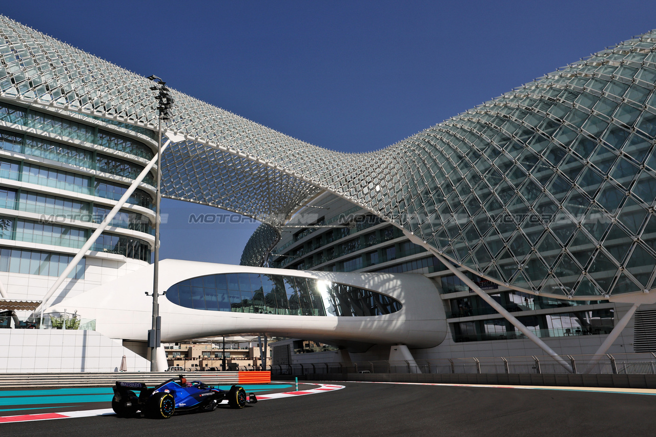 TEST ABU DHABI, Alexander Albon (THA) Williams Racing FW45.

28.11.2023. Formula 1 Testing, Yas Marina Circuit, Abu Dhabi, Tuesday.

- www.xpbimages.com, EMail: requests@xpbimages.com © Copyright: Moy / XPB Images