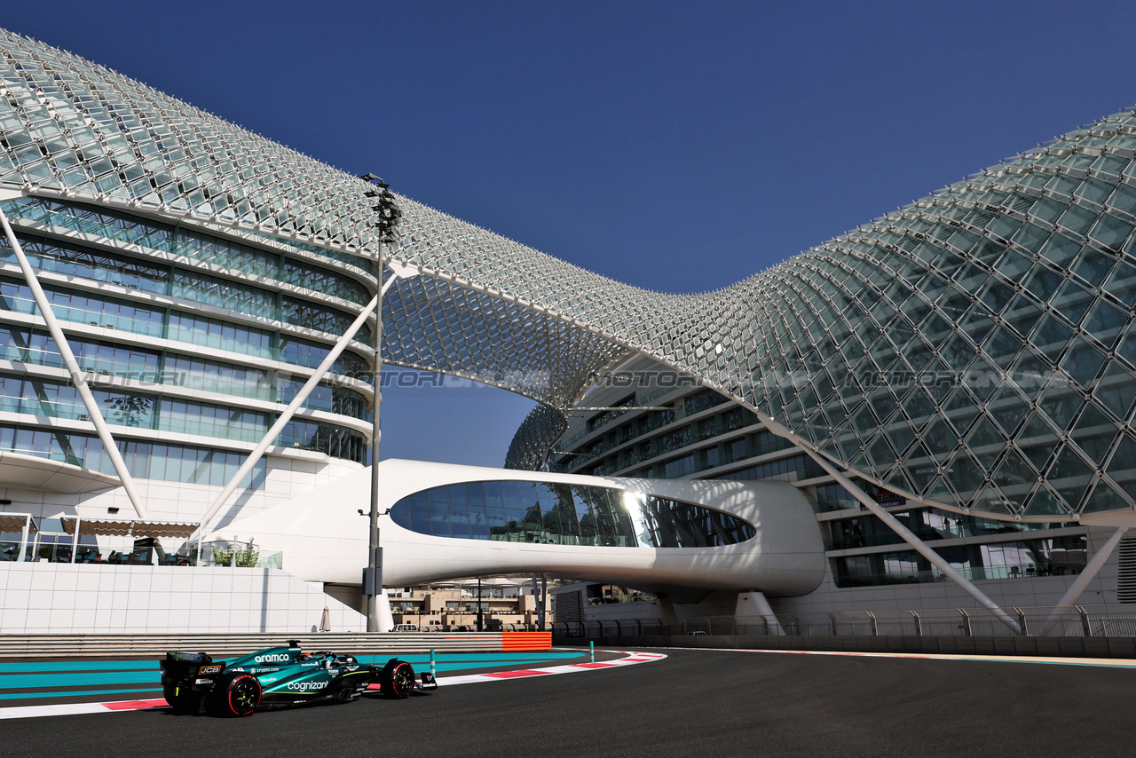 TEST ABU DHABI, Felipe Drugovich (BRA) Aston Martin F1 Team AMR23, Reserve e Development Programme Driver.

28.11.2023. Formula 1 Testing, Yas Marina Circuit, Abu Dhabi, Tuesday.

- www.xpbimages.com, EMail: requests@xpbimages.com © Copyright: Moy / XPB Images