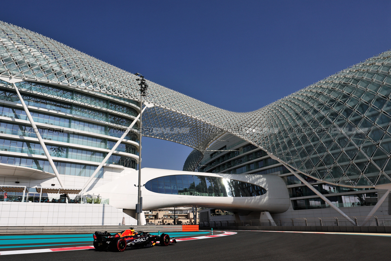 TEST ABU DHABI, Jake Dennis (GBR) Red Bull Racing RB19 Test Driver.

28.11.2023. Formula 1 Testing, Yas Marina Circuit, Abu Dhabi, Tuesday.

- www.xpbimages.com, EMail: requests@xpbimages.com © Copyright: Moy / XPB Images