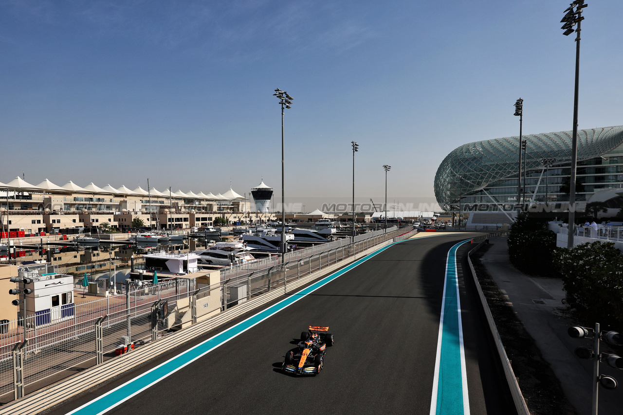 TEST ABU DHABI, Oscar Piastri (AUS) McLaren MCL60.

28.11.2023. Formula 1 Testing, Yas Marina Circuit, Abu Dhabi, Tuesday.

- www.xpbimages.com, EMail: requests@xpbimages.com © Copyright: Moy / XPB Images