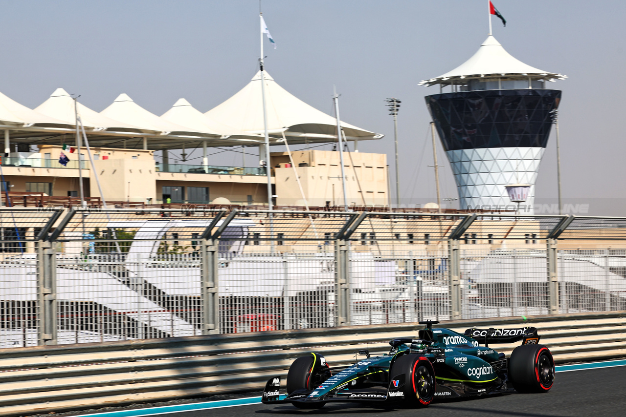 TEST ABU DHABI, Lance Stroll (CDN) Aston Martin F1 Team AMR23.

28.11.2023. Formula 1 Testing, Yas Marina Circuit, Abu Dhabi, Tuesday.

- www.xpbimages.com, EMail: requests@xpbimages.com © Copyright: Batchelor / XPB Images