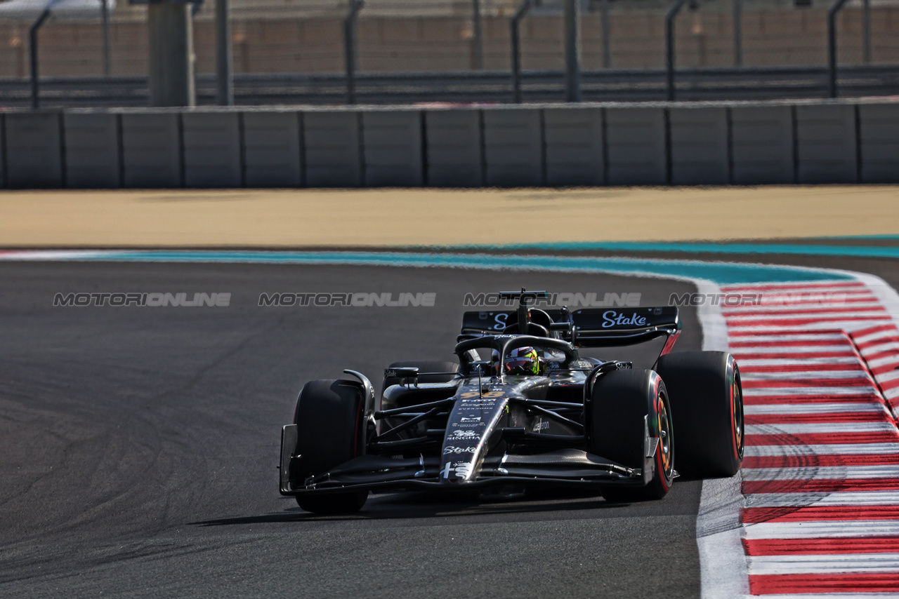 TEST ABU DHABI, Theo Pourchaire (FRA) Alfa Romeo F1 Team C43 Reserve Driver.

28.11.2023. Formula 1 Testing, Yas Marina Circuit, Abu Dhabi, Tuesday.

- www.xpbimages.com, EMail: requests@xpbimages.com © Copyright: Batchelor / XPB Images