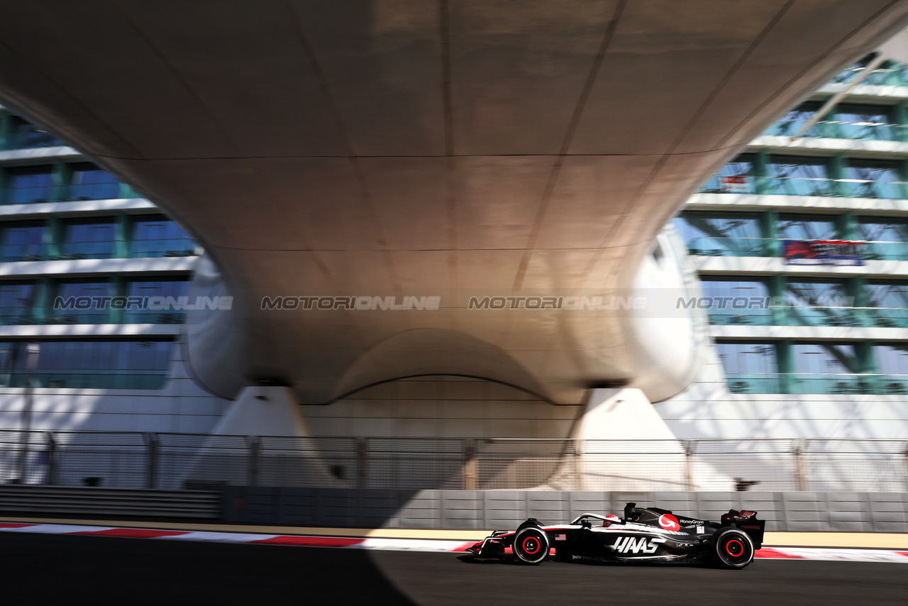 TEST ABU DHABI, Pietro Fittipaldi (BRA) Haas VF-23 Reserve Driver.

28.11.2023. Formula 1 Testing, Yas Marina Circuit, Abu Dhabi, Tuesday.

- www.xpbimages.com, EMail: requests@xpbimages.com © Copyright: Batchelor / XPB Images