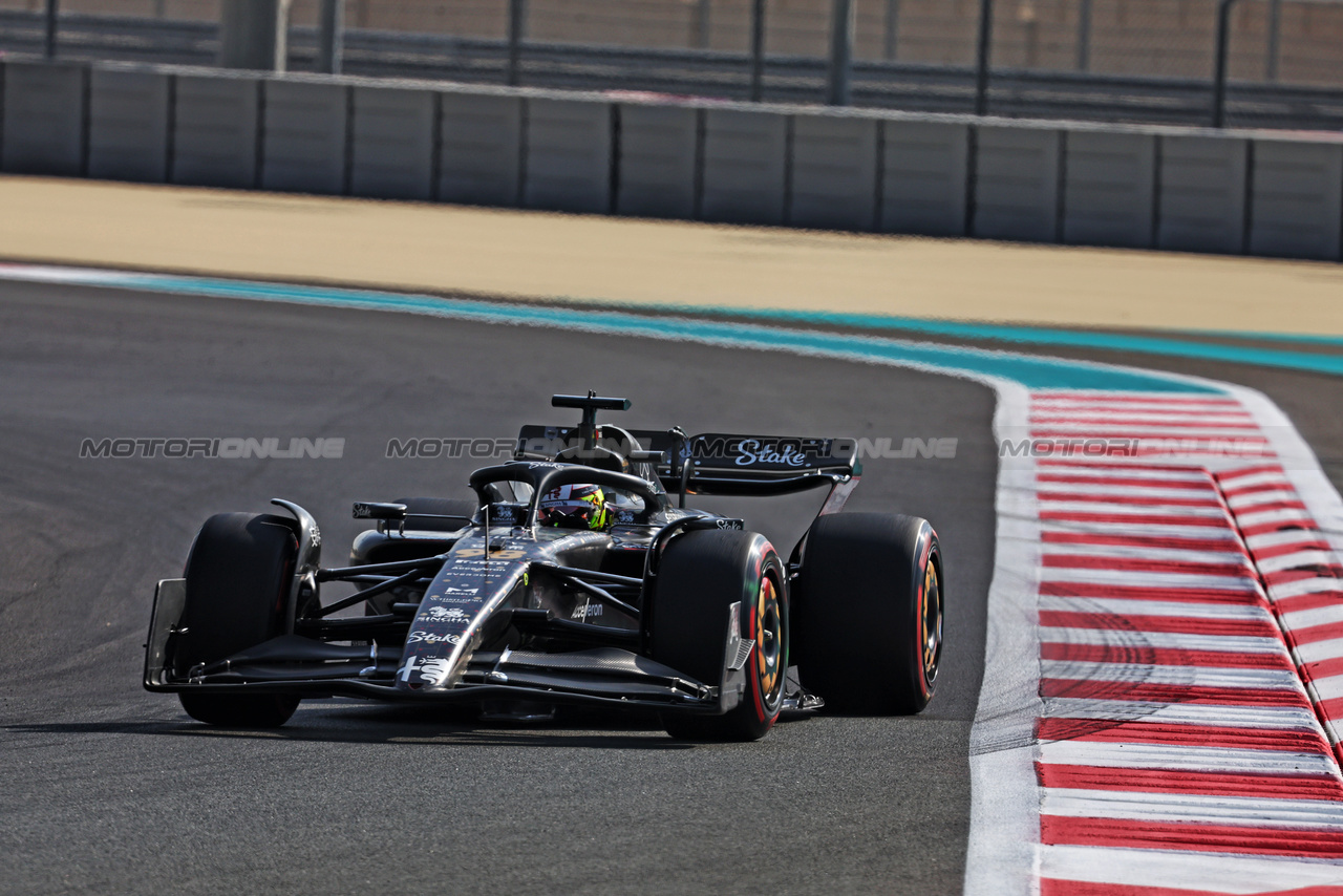 TEST ABU DHABI, Theo Pourchaire (FRA) Alfa Romeo F1 Team C43 Reserve Driver.

28.11.2023. Formula 1 Testing, Yas Marina Circuit, Abu Dhabi, Tuesday.

- www.xpbimages.com, EMail: requests@xpbimages.com © Copyright: Batchelor / XPB Images