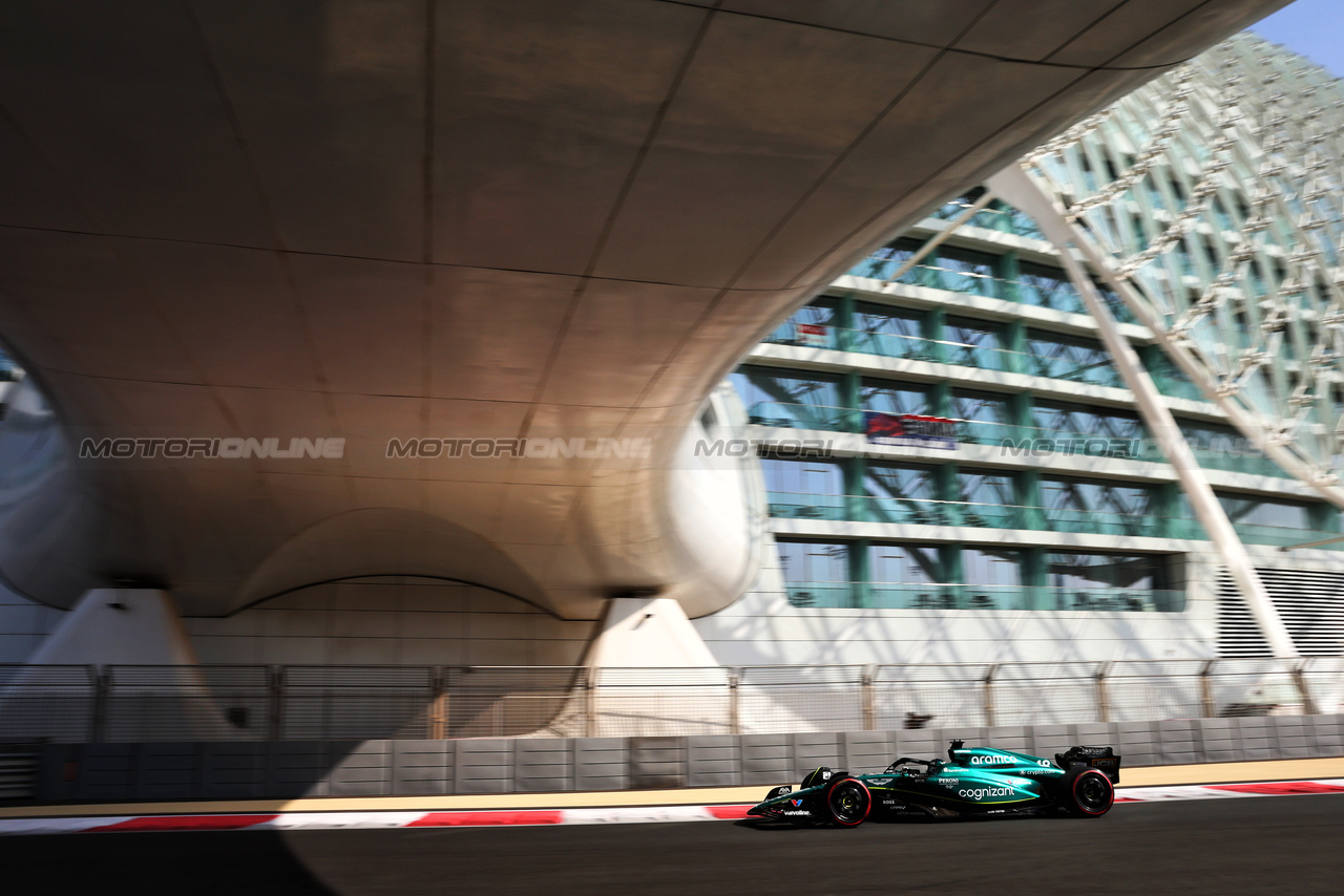 TEST ABU DHABI, Lance Stroll (CDN) Aston Martin F1 Team AMR23.

28.11.2023. Formula 1 Testing, Yas Marina Circuit, Abu Dhabi, Tuesday.

- www.xpbimages.com, EMail: requests@xpbimages.com © Copyright: Batchelor / XPB Images