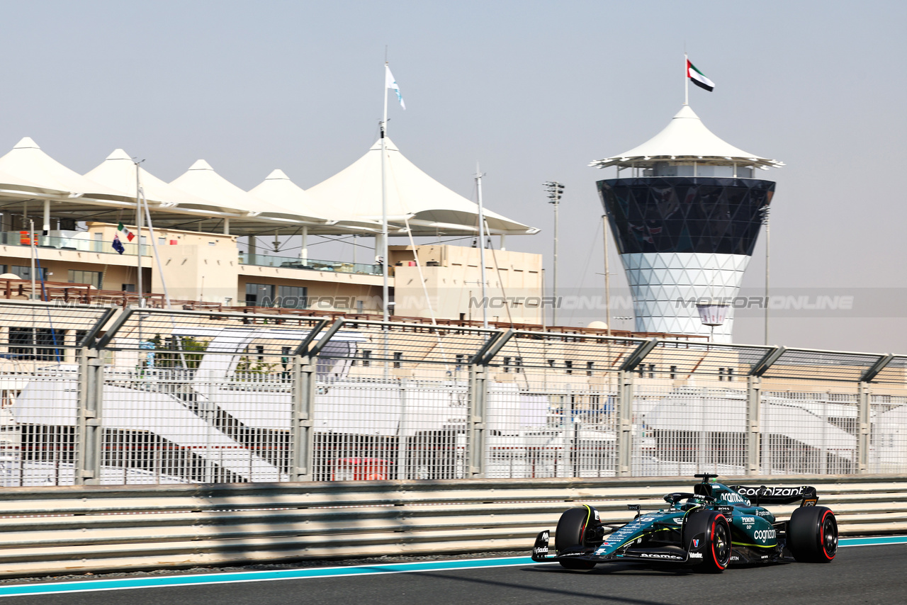 TEST ABU DHABI, Lance Stroll (CDN) Aston Martin F1 Team AMR23.

28.11.2023. Formula 1 Testing, Yas Marina Circuit, Abu Dhabi, Tuesday.

- www.xpbimages.com, EMail: requests@xpbimages.com © Copyright: Batchelor / XPB Images