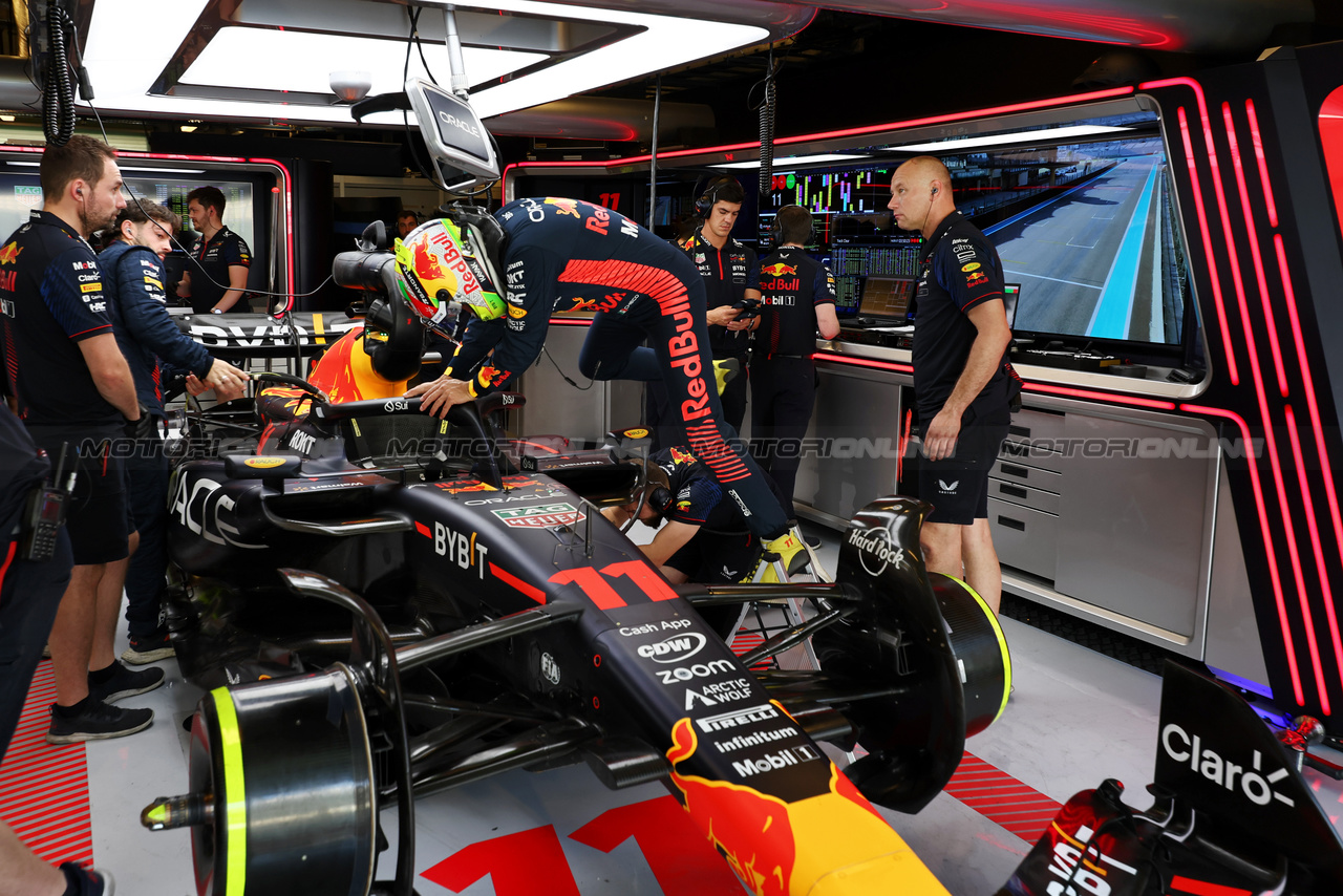 TEST ABU DHABI, Sergio Perez (MEX) Red Bull Racing RB19.

28.11.2023. Formula 1 Testing, Yas Marina Circuit, Abu Dhabi, Tuesday.

- www.xpbimages.com, EMail: requests@xpbimages.com © Copyright: Moy / XPB Images