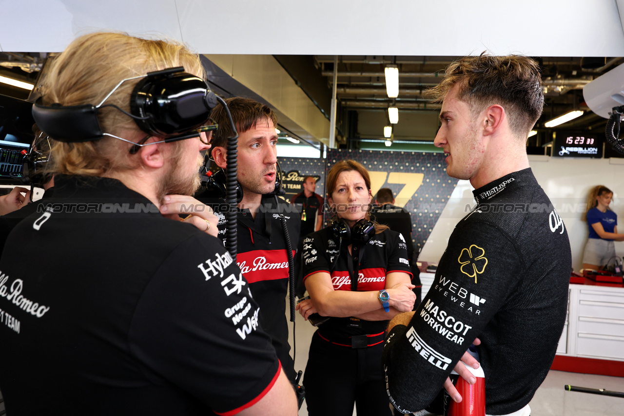 TEST ABU DHABI, Theo Pourchaire (FRA) Alfa Romeo F1 Team Reserve Driver.

28.11.2023. Formula 1 Testing, Yas Marina Circuit, Abu Dhabi, Tuesday.

- www.xpbimages.com, EMail: requests@xpbimages.com © Copyright: Moy / XPB Images