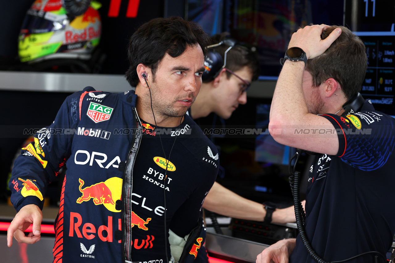 TEST ABU DHABI, Sergio Perez (MEX) Red Bull Racing.

28.11.2023. Formula 1 Testing, Yas Marina Circuit, Abu Dhabi, Tuesday.

- www.xpbimages.com, EMail: requests@xpbimages.com © Copyright: Moy / XPB Images