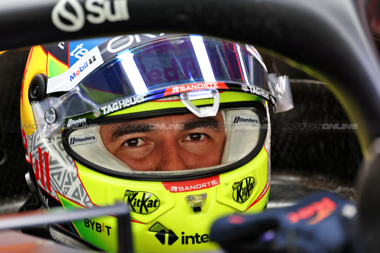 TEST ABU DHABI, Sergio Perez (MEX) Red Bull Racing.

28.11.2023. Formula 1 Testing, Yas Marina Circuit, Abu Dhabi, Tuesday.

- www.xpbimages.com, EMail: requests@xpbimages.com © Copyright: Moy / XPB Images
