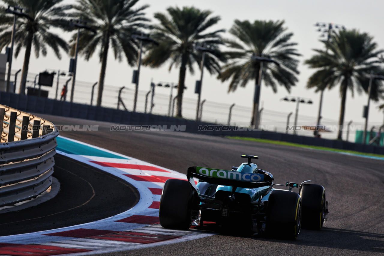 TEST ABU DHABI, Felipe Drugovich (BRA) Aston Martin F1 Team AMR23, Reserve e Development Programme Driver.

28.11.2023. Formula 1 Testing, Yas Marina Circuit, Abu Dhabi, Tuesday.

- www.xpbimages.com, EMail: requests@xpbimages.com © Copyright: Batchelor / XPB Images