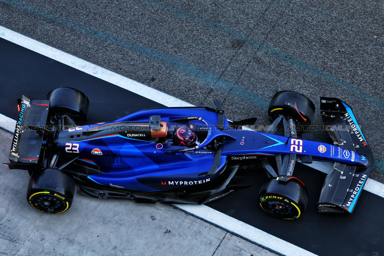 TEST ABU DHABI, Alexander Albon (THA) Williams Racing FW45.

28.11.2023. Formula 1 Testing, Yas Marina Circuit, Abu Dhabi, Tuesday.

- www.xpbimages.com, EMail: requests@xpbimages.com © Copyright: Batchelor / XPB Images