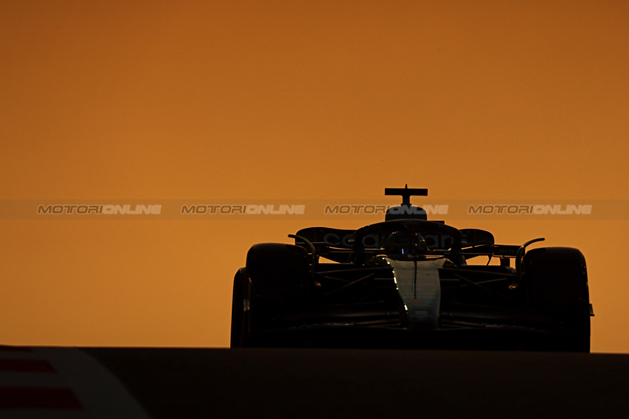 TEST ABU DHABI, Fernando Alonso (ESP) Aston Martin F1 Team AMR23.

28.11.2023. Formula 1 Testing, Yas Marina Circuit, Abu Dhabi, Tuesday.

- www.xpbimages.com, EMail: requests@xpbimages.com © Copyright: Batchelor / XPB Images