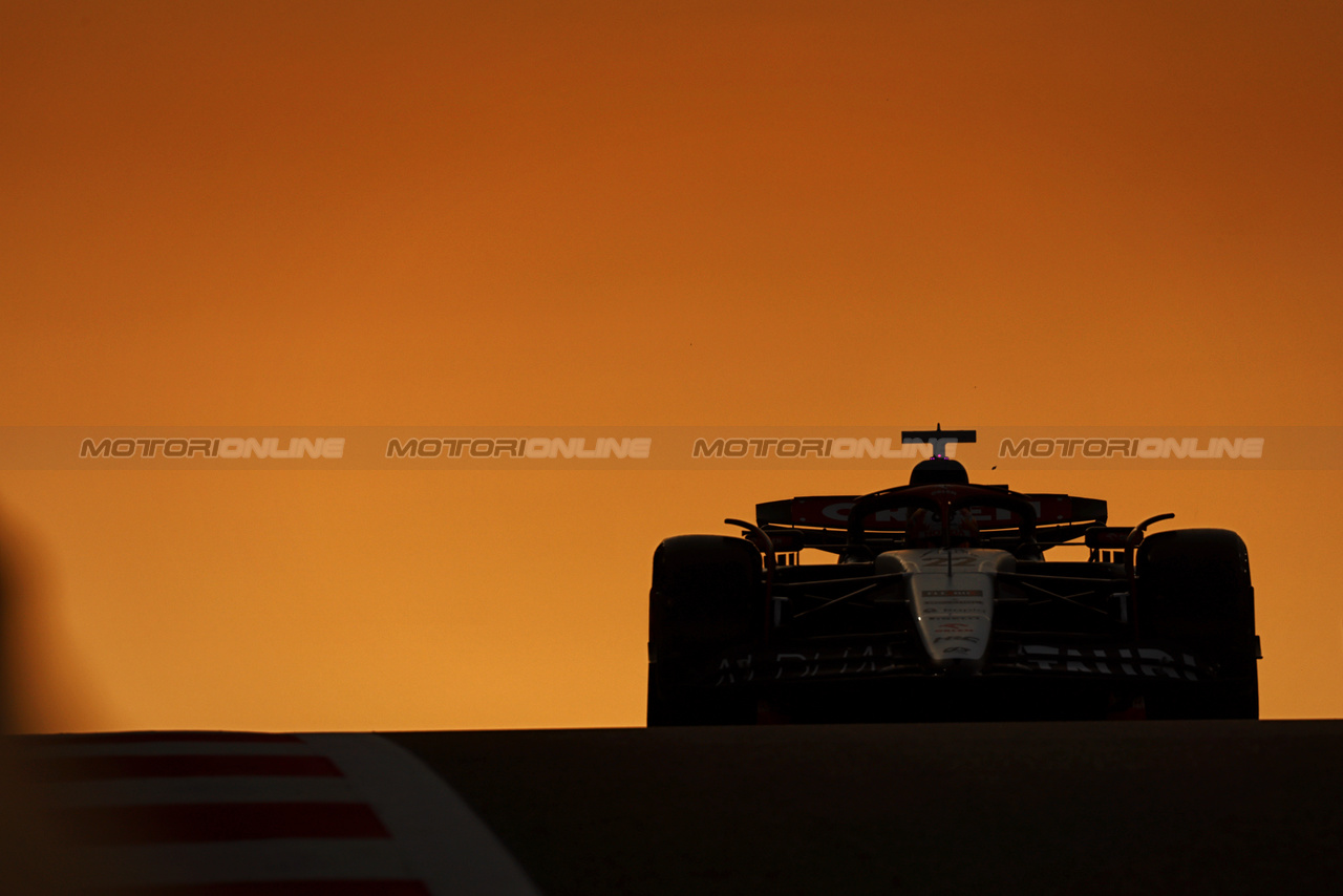 TEST ABU DHABI, Yuki Tsunoda (JPN) AlphaTauri AT04.

28.11.2023. Formula 1 Testing, Yas Marina Circuit, Abu Dhabi, Tuesday.

- www.xpbimages.com, EMail: requests@xpbimages.com © Copyright: Batchelor / XPB Images