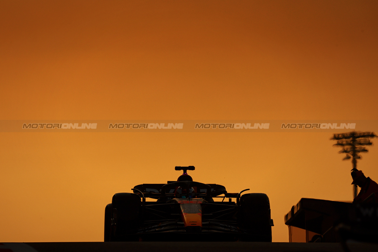 TEST ABU DHABI, Jake Dennis (GBR) Red Bull Racing RB19 Test Driver.

28.11.2023. Formula 1 Testing, Yas Marina Circuit, Abu Dhabi, Tuesday.

- www.xpbimages.com, EMail: requests@xpbimages.com © Copyright: Batchelor / XPB Images