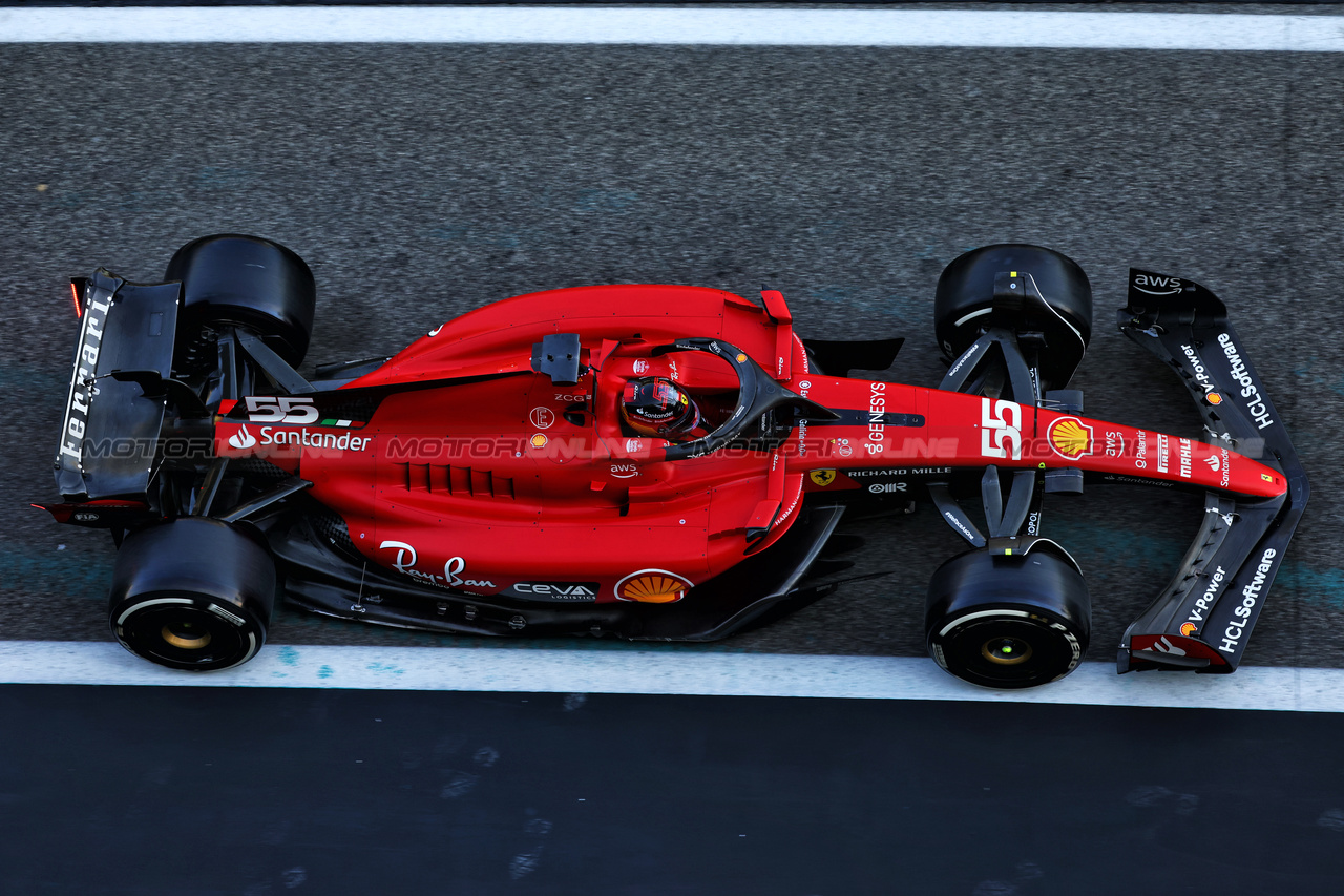 TEST ABU DHABI, Carlos Sainz Jr (ESP) Ferrari SF-23.

28.11.2023. Formula 1 Testing, Yas Marina Circuit, Abu Dhabi, Tuesday.

- www.xpbimages.com, EMail: requests@xpbimages.com © Copyright: Batchelor / XPB Images