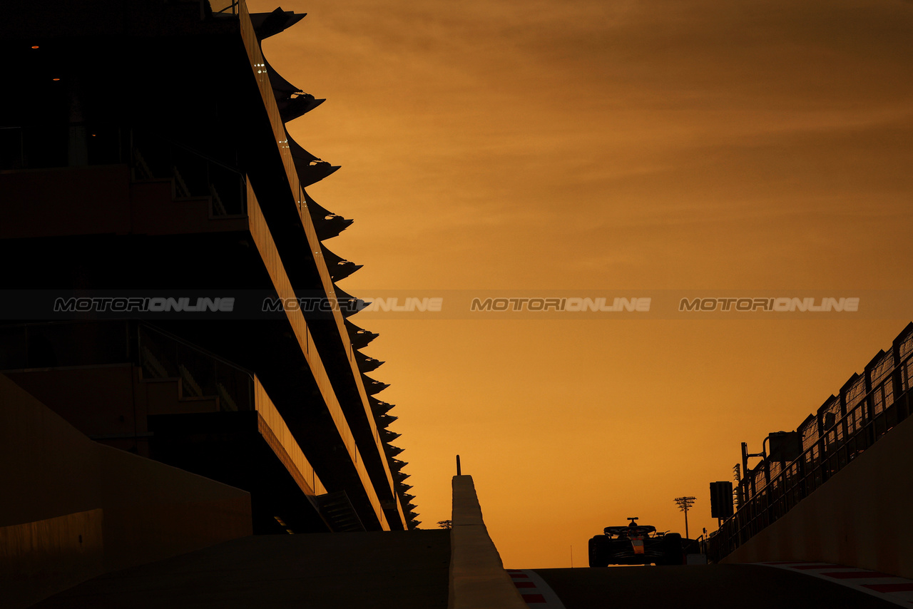 TEST ABU DHABI, Sergio Perez (MEX) Red Bull Racing RB19.

28.11.2023. Formula 1 Testing, Yas Marina Circuit, Abu Dhabi, Tuesday.

- www.xpbimages.com, EMail: requests@xpbimages.com © Copyright: Batchelor / XPB Images