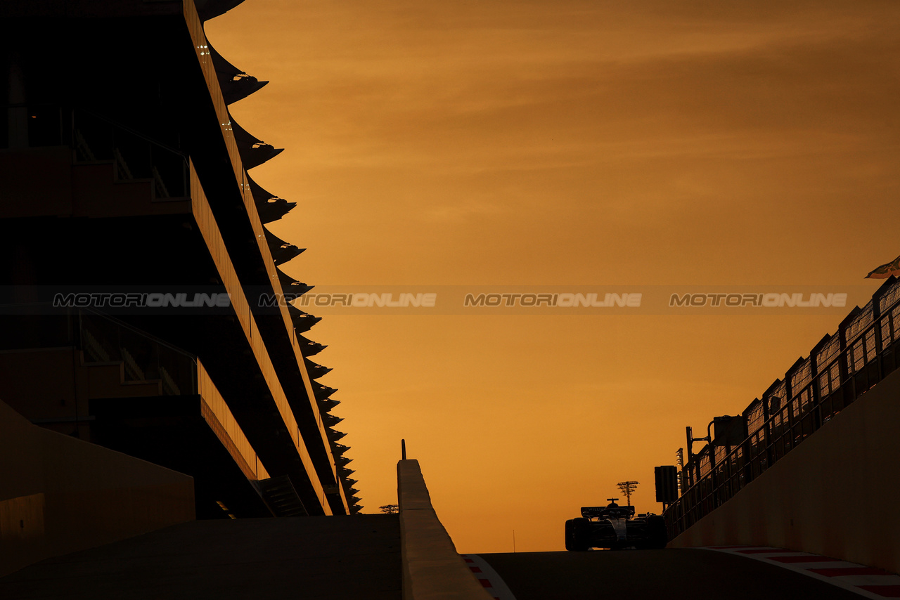 TEST ABU DHABI, Logan Sargeant (USA) Williams Racing FW45.

28.11.2023. Formula 1 Testing, Yas Marina Circuit, Abu Dhabi, Tuesday.

- www.xpbimages.com, EMail: requests@xpbimages.com © Copyright: Batchelor / XPB Images