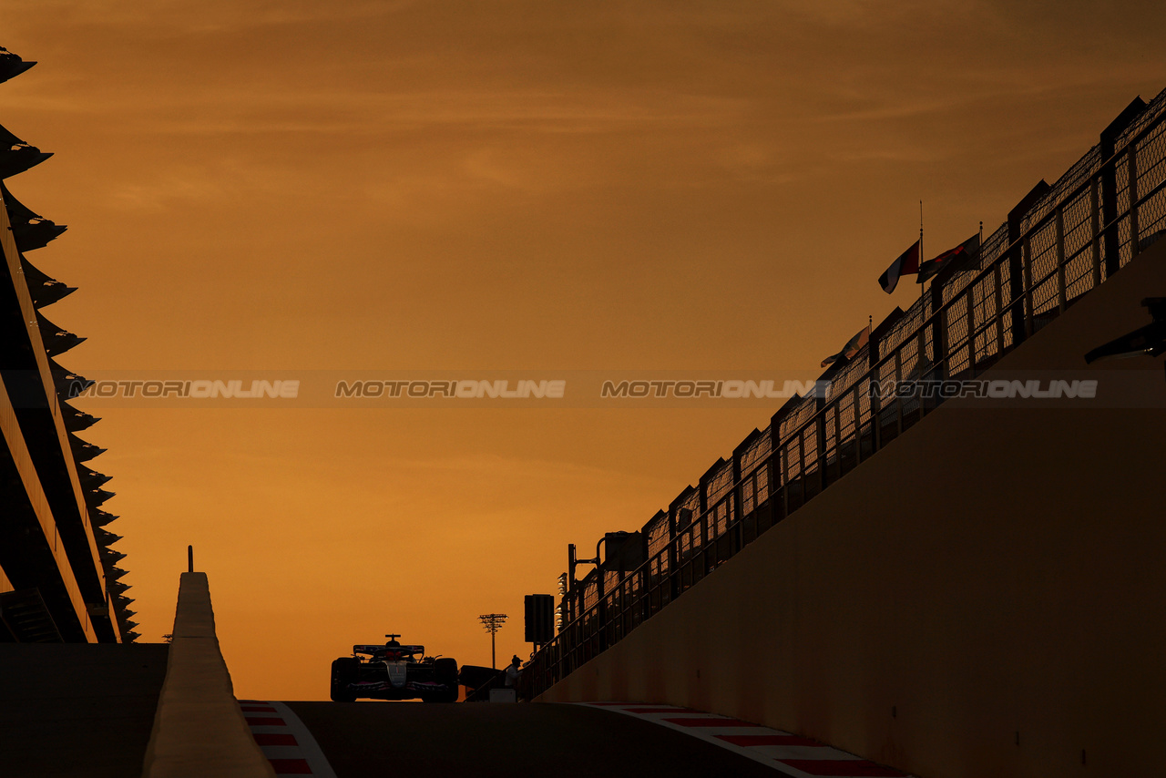 TEST ABU DHABI, Esteban Ocon (FRA) Alpine F1 Team A523.

28.11.2023. Formula 1 Testing, Yas Marina Circuit, Abu Dhabi, Tuesday.

- www.xpbimages.com, EMail: requests@xpbimages.com © Copyright: Batchelor / XPB Images