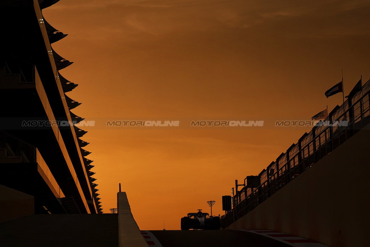 TEST ABU DHABI, Zak O'Sullivan (GBR) Williams Racing FW45 Academy Driver.

28.11.2023. Formula 1 Testing, Yas Marina Circuit, Abu Dhabi, Tuesday.

- www.xpbimages.com, EMail: requests@xpbimages.com © Copyright: Batchelor / XPB Images