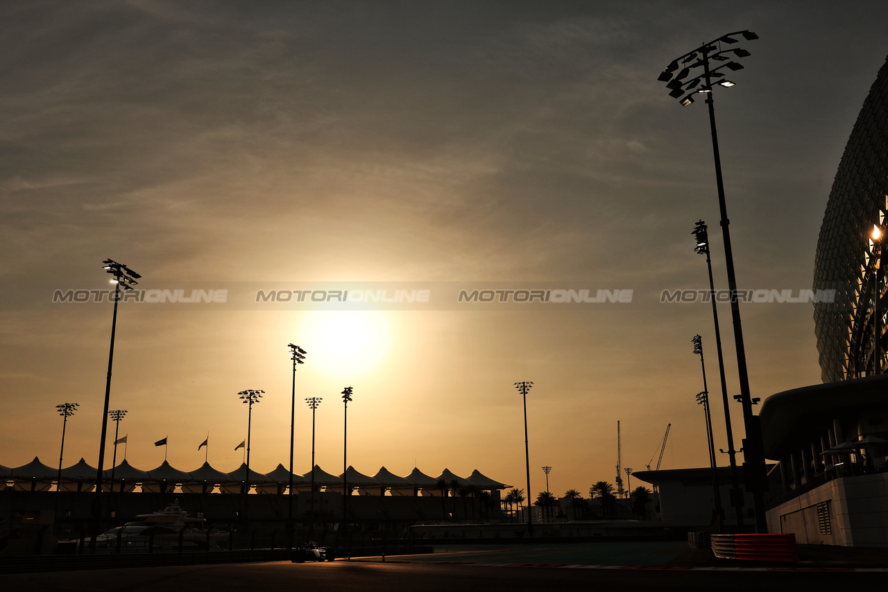 TEST ABU DHABI, Yuki Tsunoda (JPN) AlphaTauri AT04.

28.11.2023. Formula 1 Testing, Yas Marina Circuit, Abu Dhabi, Tuesday.

- www.xpbimages.com, EMail: requests@xpbimages.com © Copyright: Moy / XPB Images